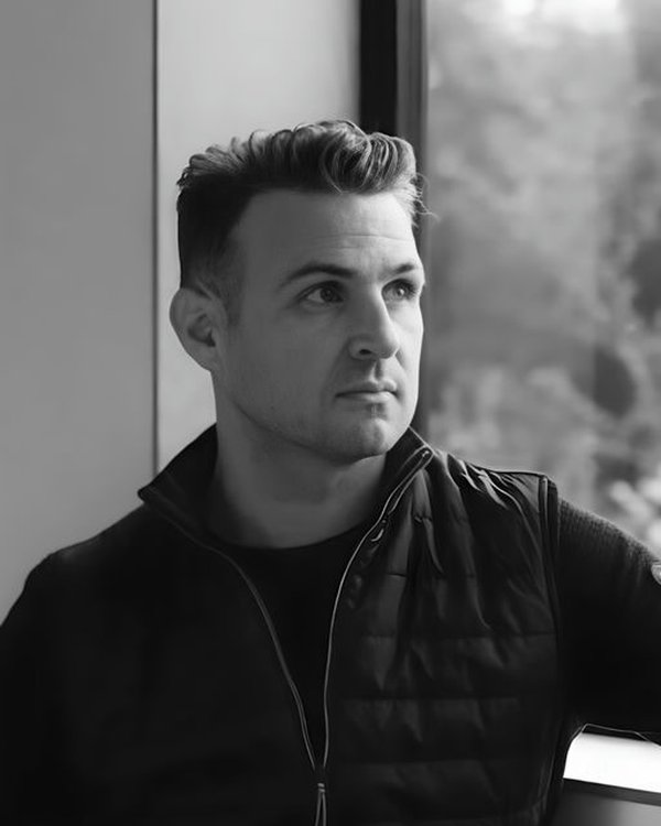 Ollie Currie, Chartered Architect